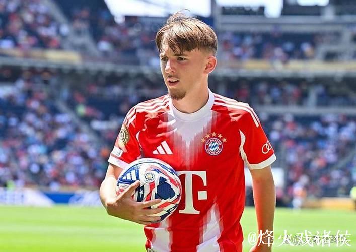 拜仁队史第一人,未满18岁的卡尔已在德甲直接参 拜仁队史第一人,未满18岁的卡尔已在德甲直接参